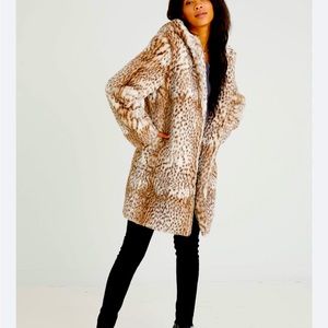 Snow Leopard Faux Fur Jacket - Beth Dutton Style